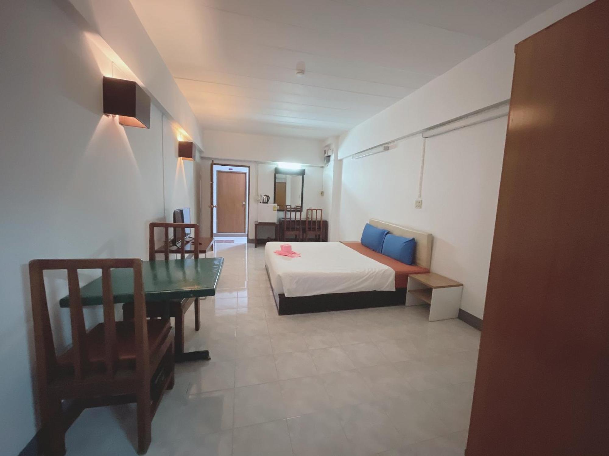 โรงแรมวินบางนา Win Bangna Hotel Bangkok Exterior foto