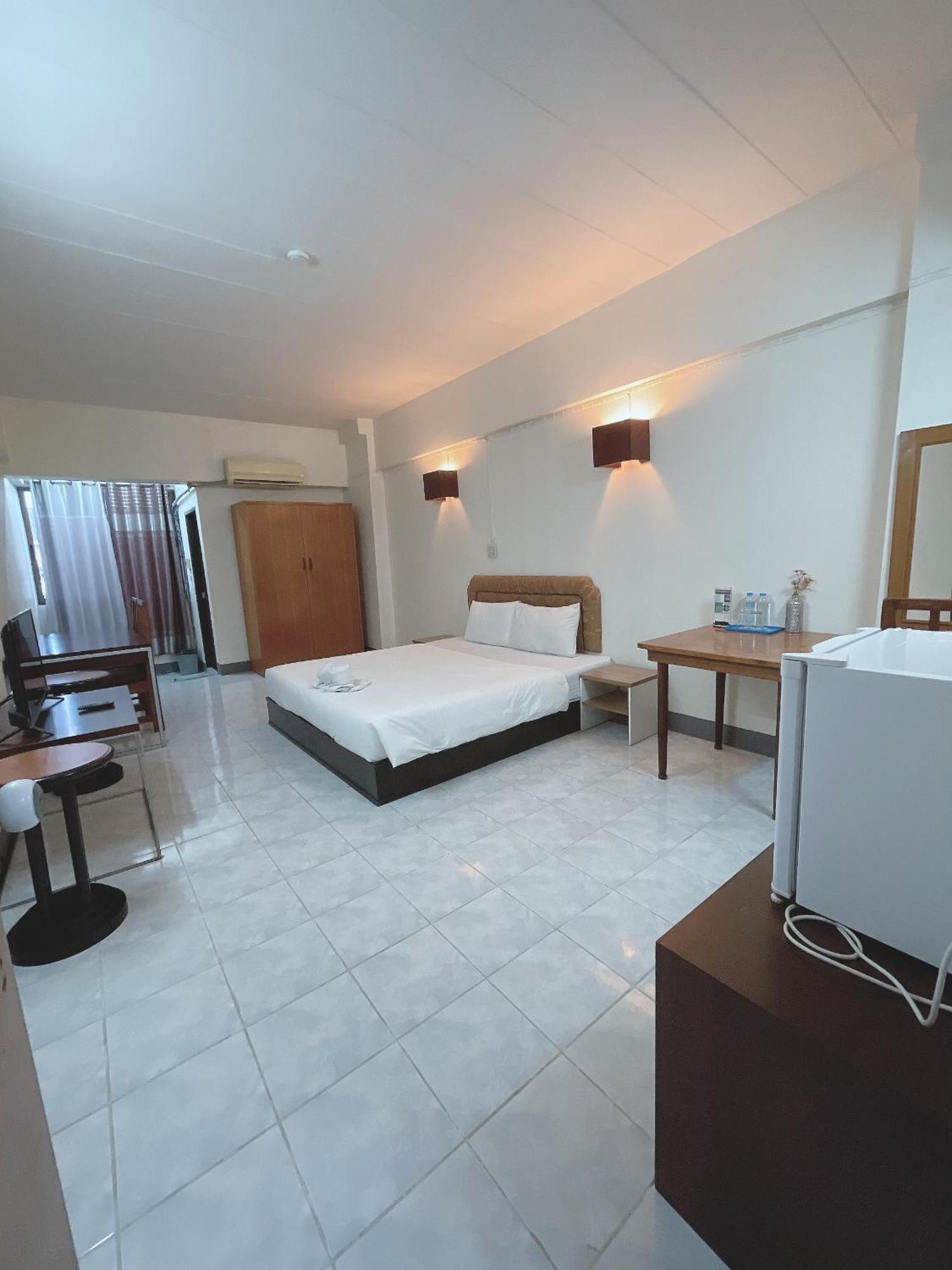 โรงแรมวินบางนา Win Bangna Hotel Bangkok Exterior foto