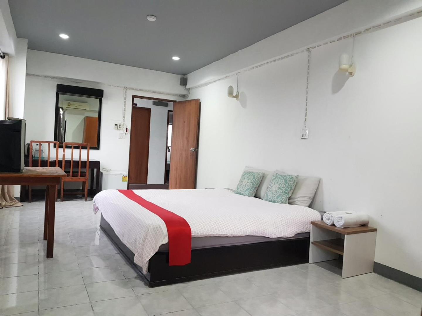 โรงแรมวินบางนา Win Bangna Hotel Bangkok Quarto foto